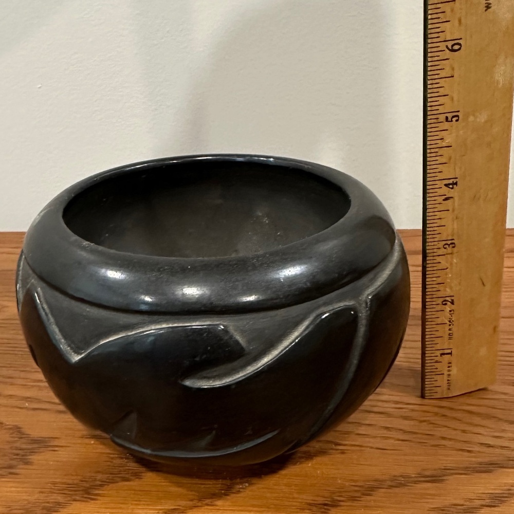 Vintage Native American Black Etched Bowl Signed By Joy Cain - Picture 3 of 5
